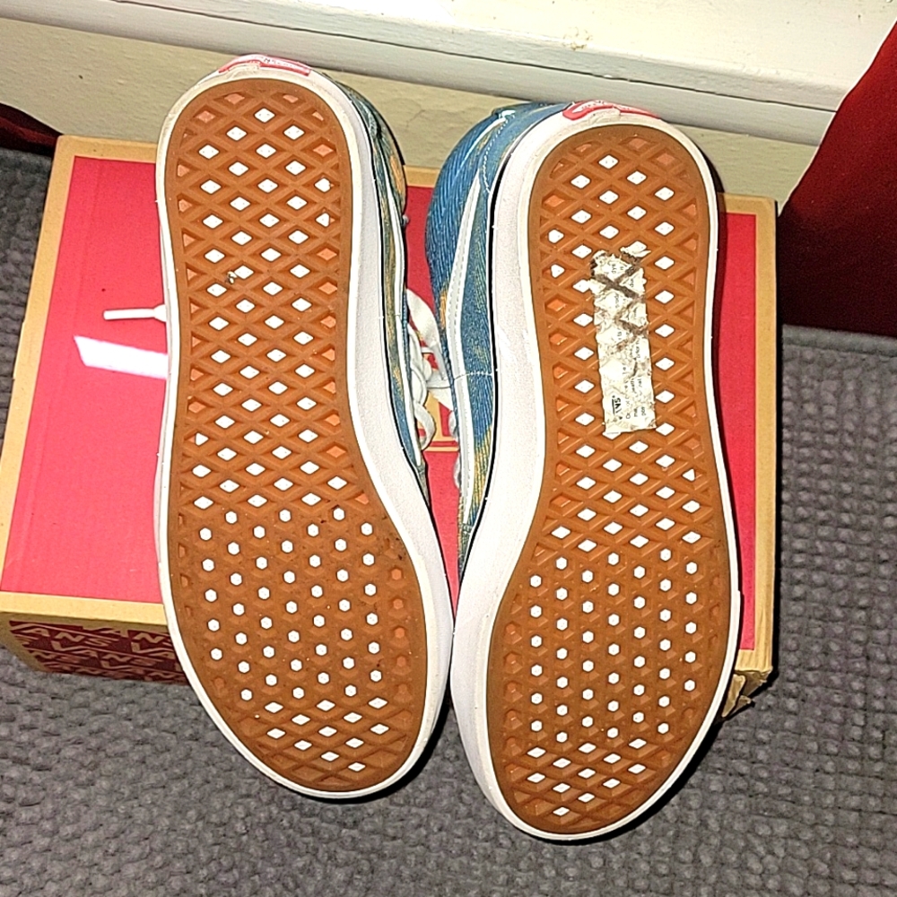 VANS - Picture 4 of 5